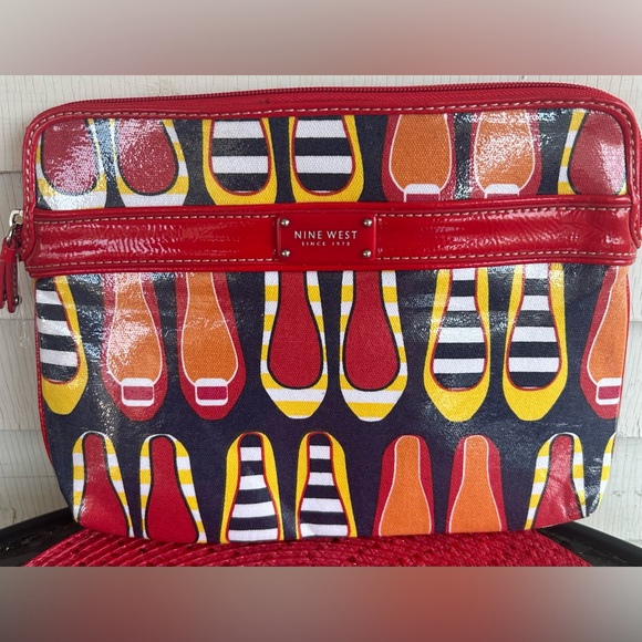 NINE WEST COLORFUL VINYL LARGE COSMETIC OR TRAVEL CLUTCH. NWOT - Picture 1 of 7